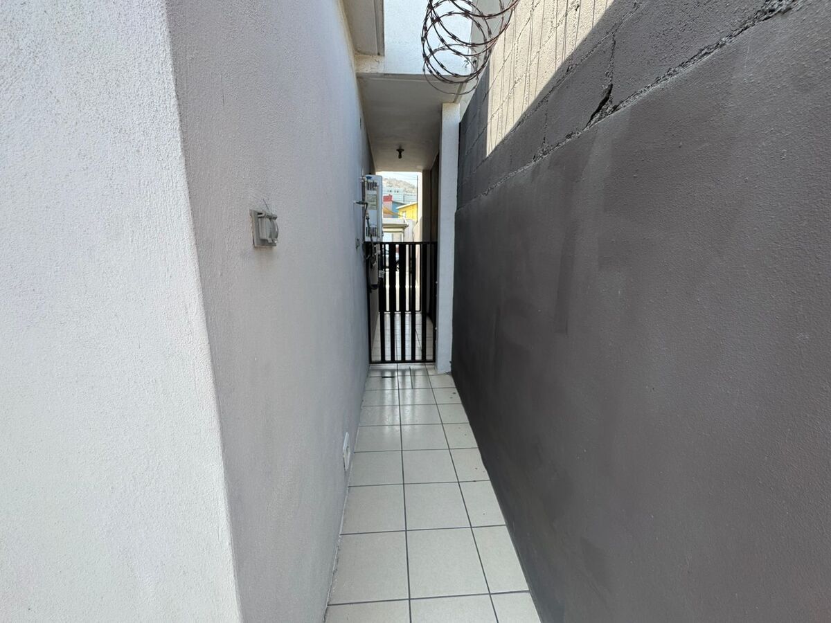 6 de 13: Pasillo de servicio