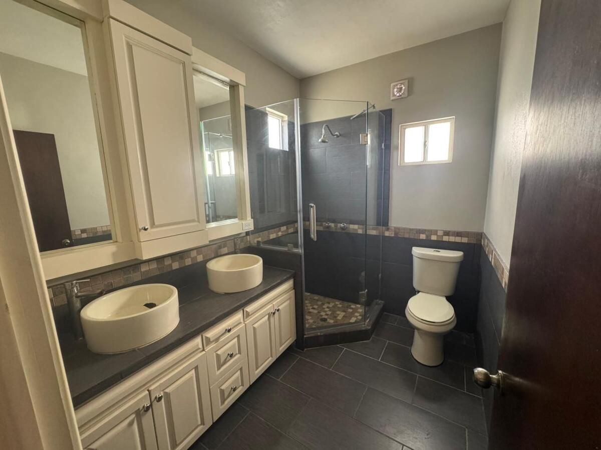 9 de 13: Baño principal