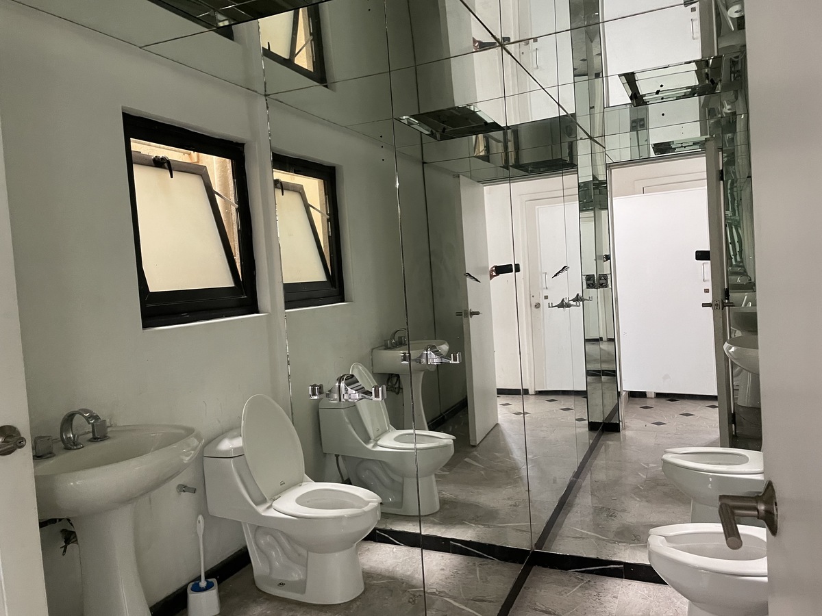 5 de 27: Oficina : baño planta baja