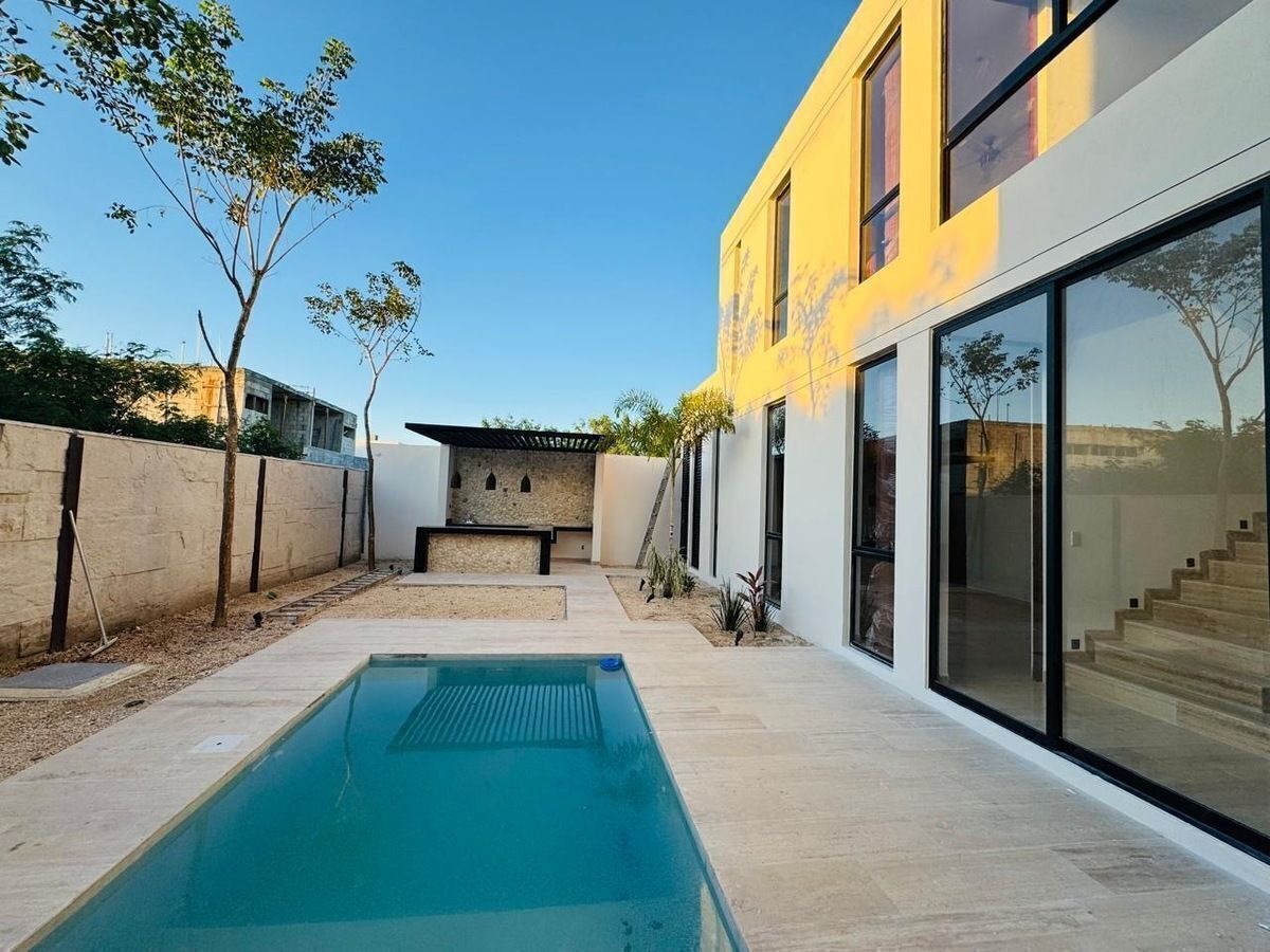 EN VENTA PRECIOSA CASA DE DISEÑO ÚNICO EN EXCLUSIVA PRIVADA SOLUNA TEMOZON - foto 1