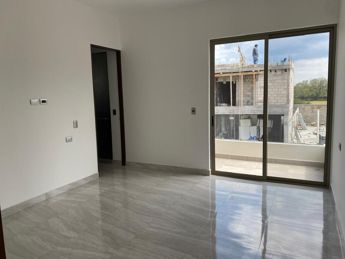 14 de 34: RECAMARA PRINCIPAL SIN MUEBLES