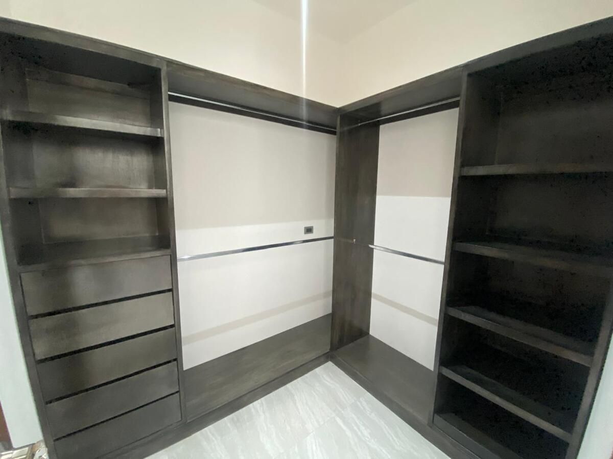 18 de 34: VESTIDOR PORNCIPAL