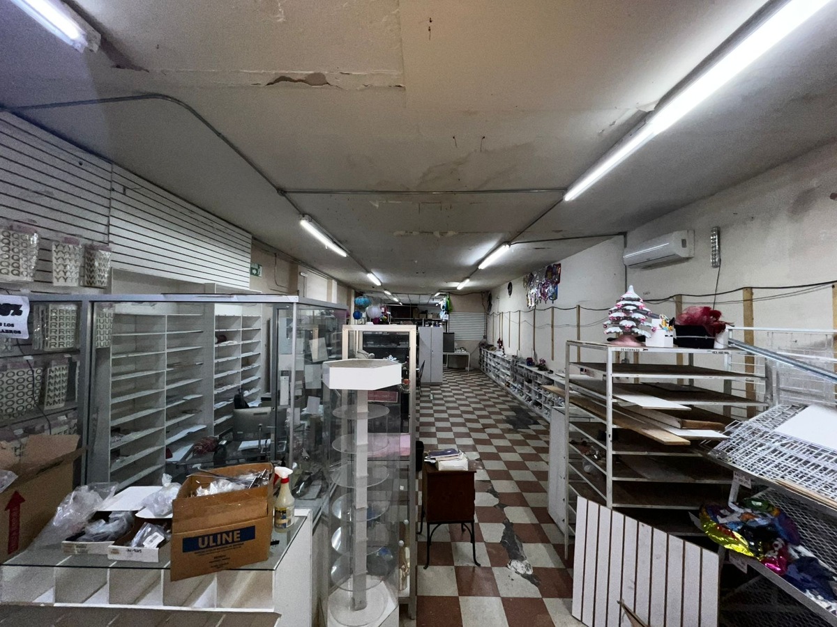 3 of 11: Interior
