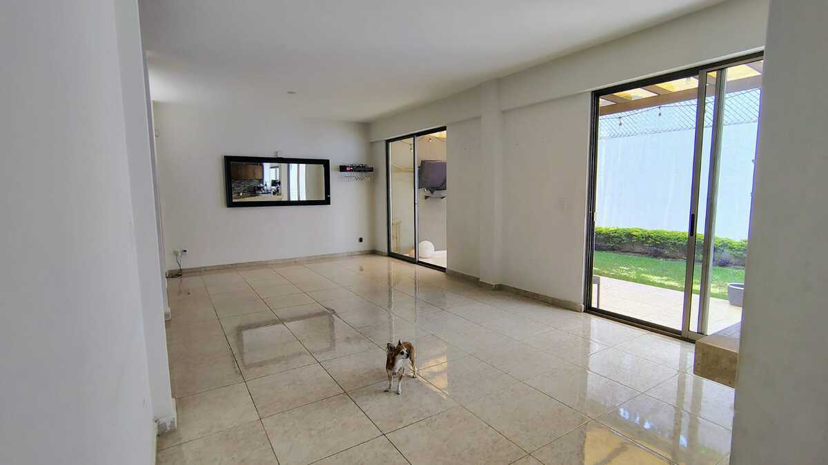 2 of 22: sala