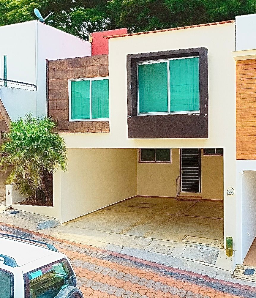 VENDO CASA EN FRACCIONAMIENTO CERRADO A LA ENTRADA DE COATEPEC - VERACRUZ