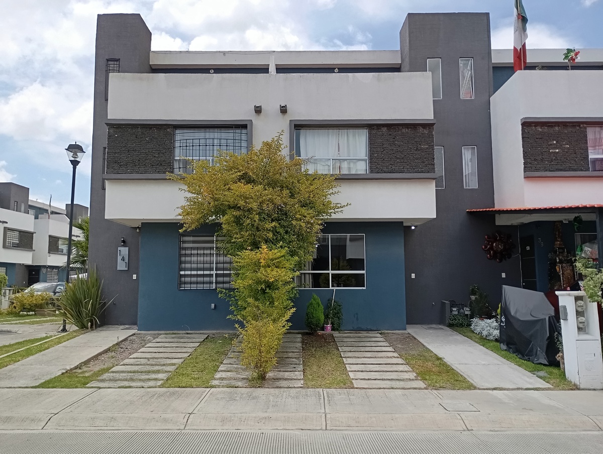 1 de 26: Fachada principal