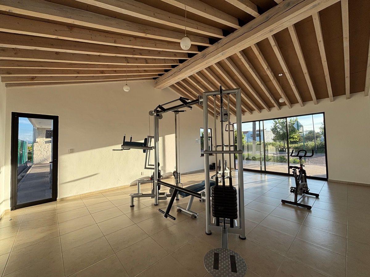 24 of 27: Gimnasio para ejercitarte