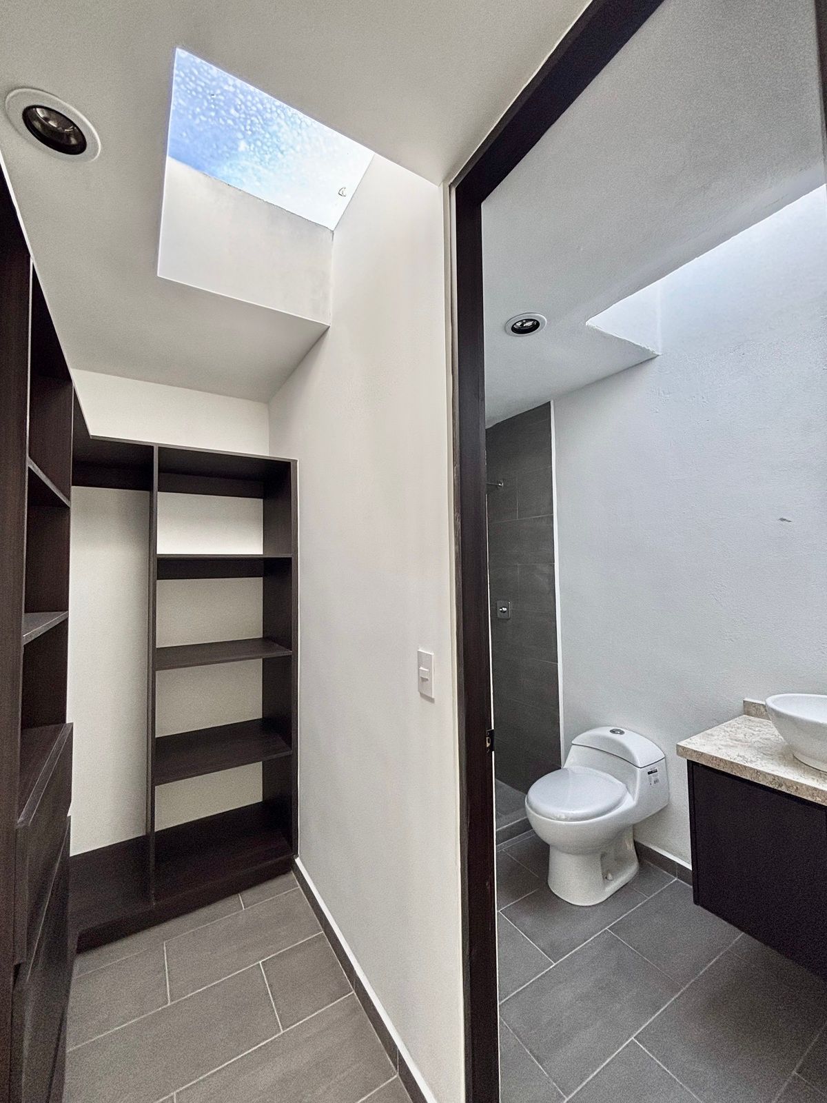 14 of 27: Vestidor en rec. ppal.