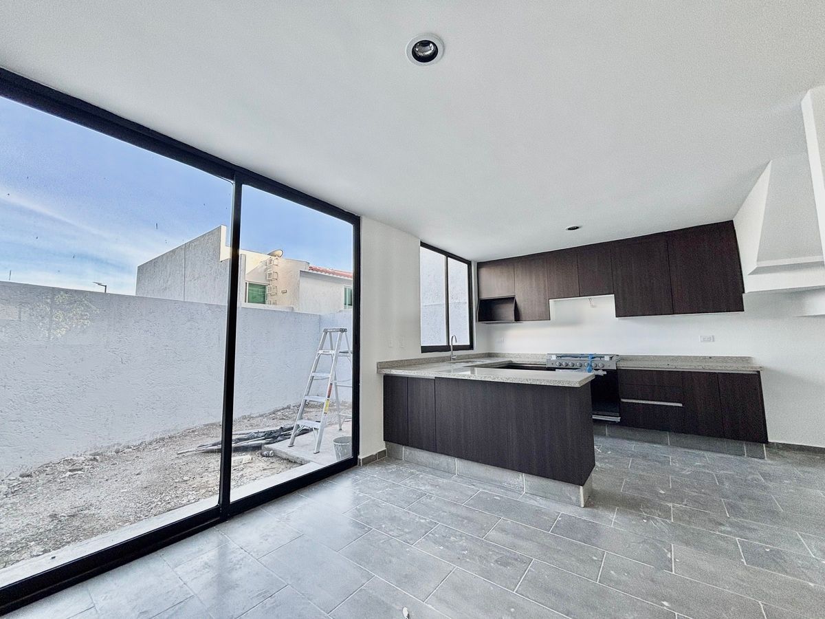 4 of 27: Totalmente equipada  con barra de granito . Estufa y campana