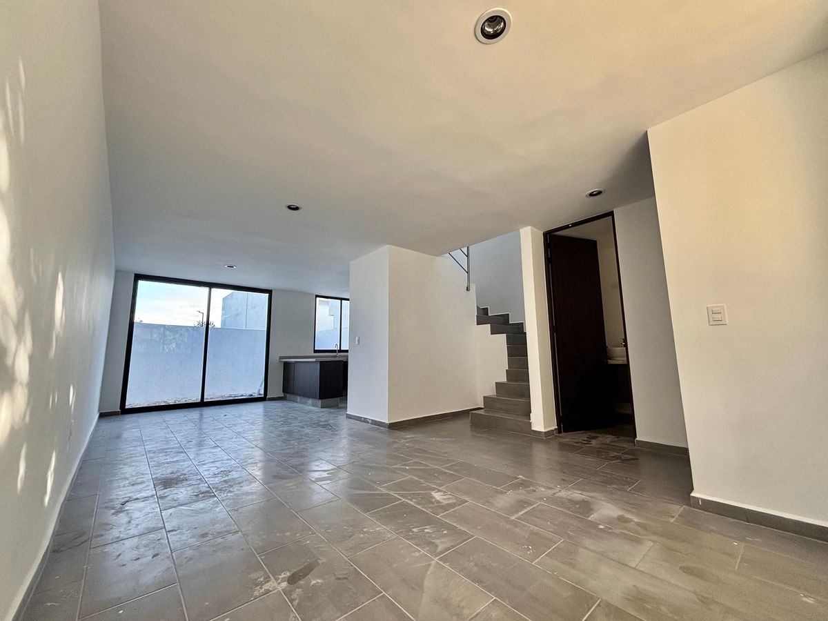 8 of 27: Ventilación y luz natural.