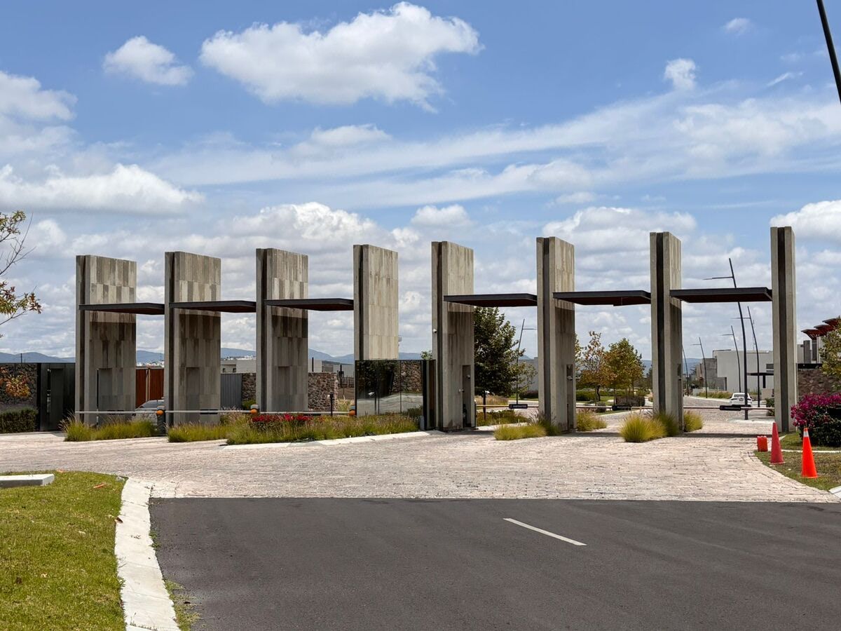 Venta de Terreno en Lomas del Campanario norte - foto 3