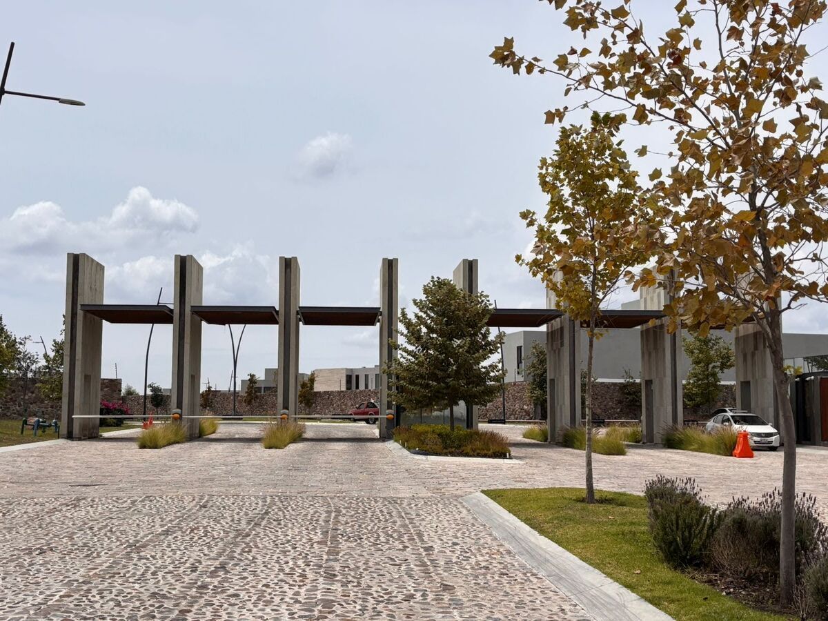 Venta de Terreno en Lomas del Campanario norte - foto 1