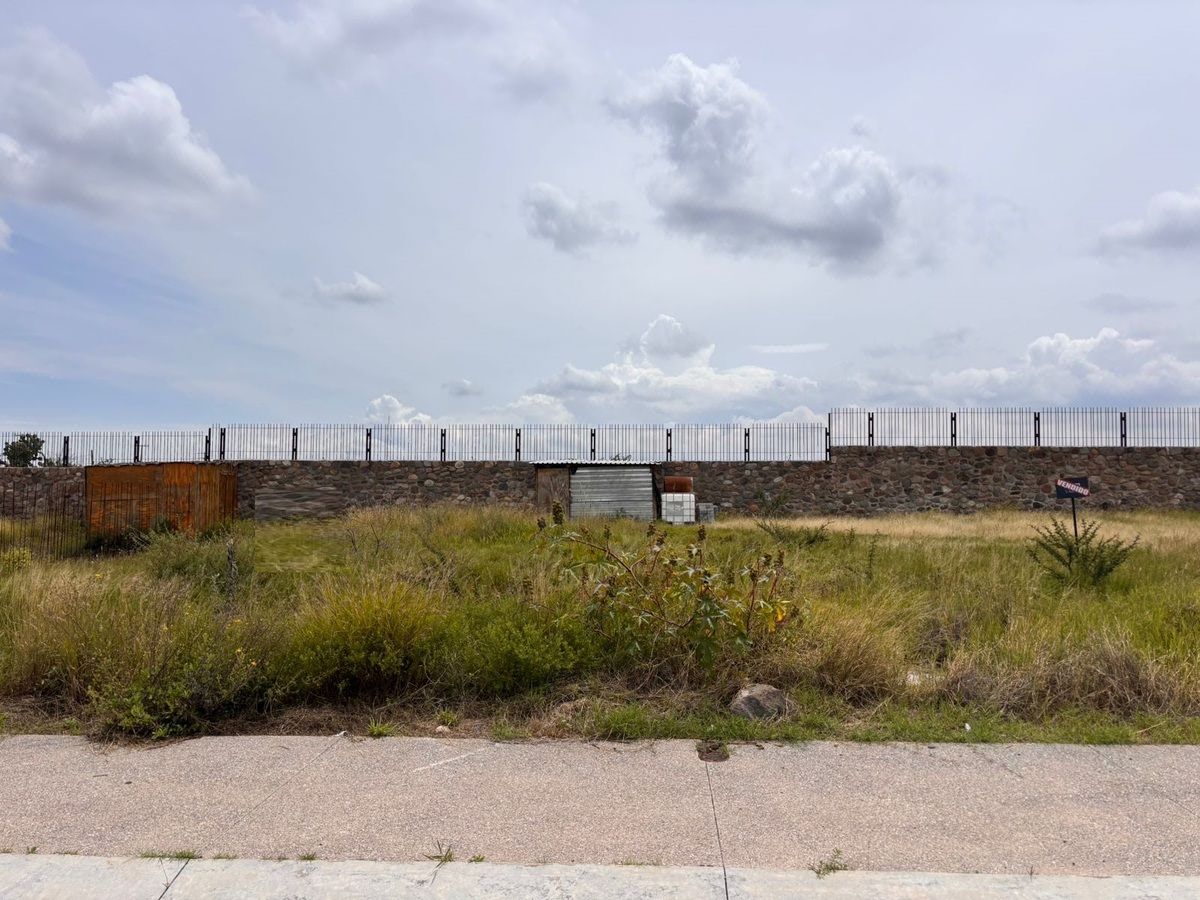 Venta de Terreno en Lomas del Campanario norte - foto 5