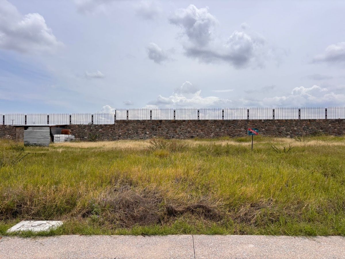 Venta de Terreno en Lomas del Campanario norte - foto 4