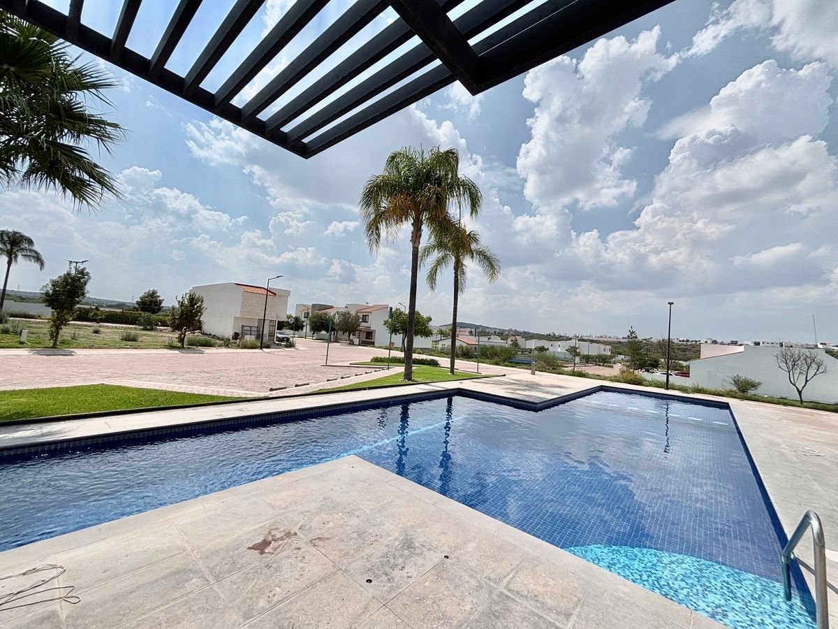 30 of 33: Amenidades : alberca