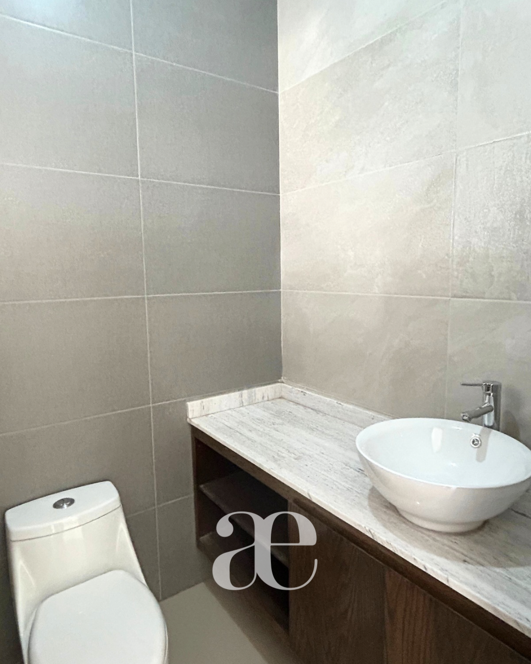 2 de 14: Medio baño