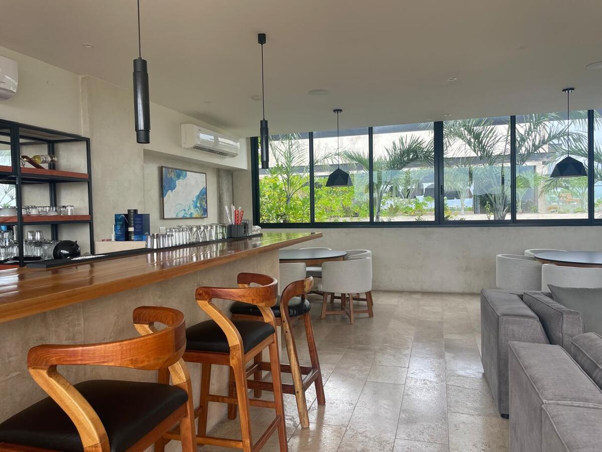 15 de 15: Bar