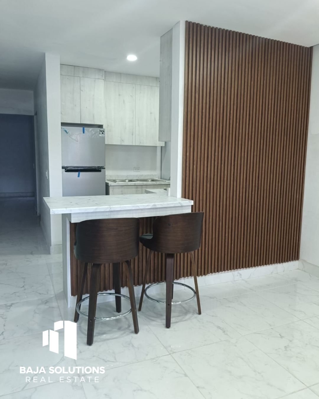 2 of 9: cocina equipada