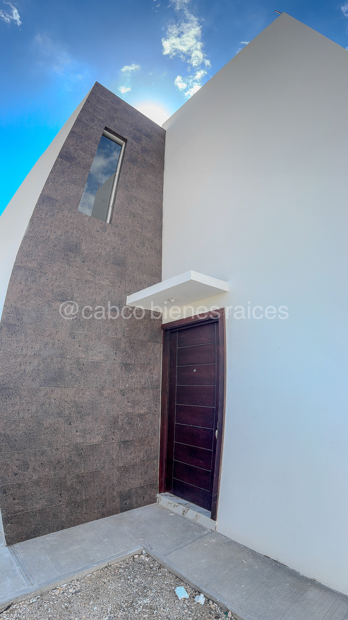 4 of 19: acceso a 1 a casa