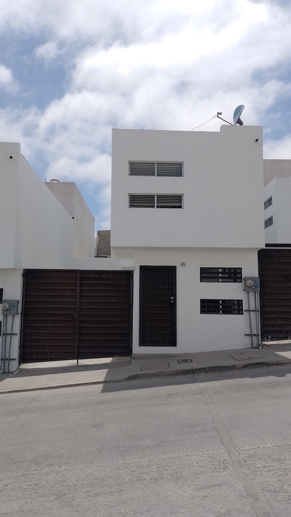 3 de 18: Fachada principal