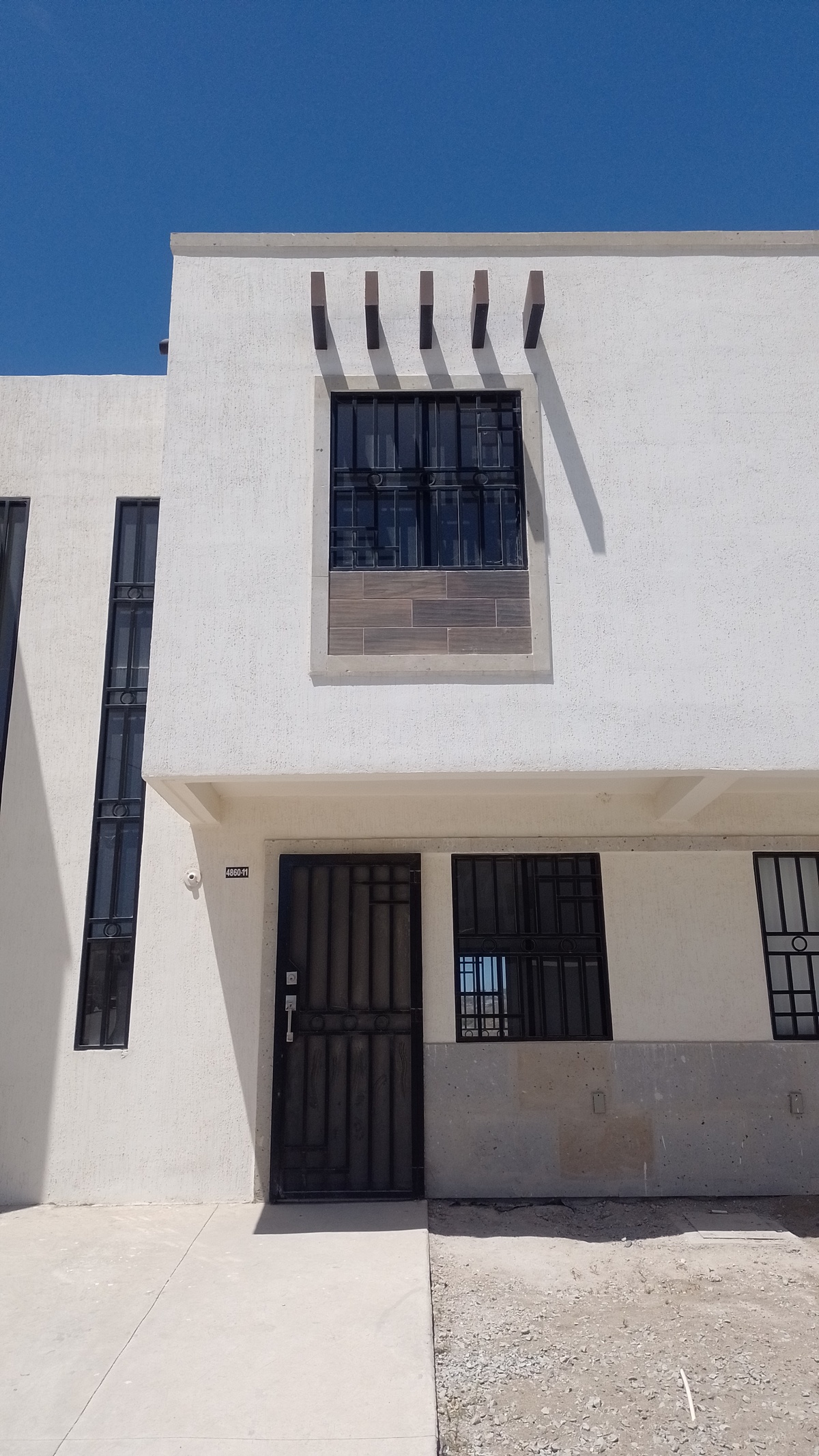 2 of 10: Fachada
