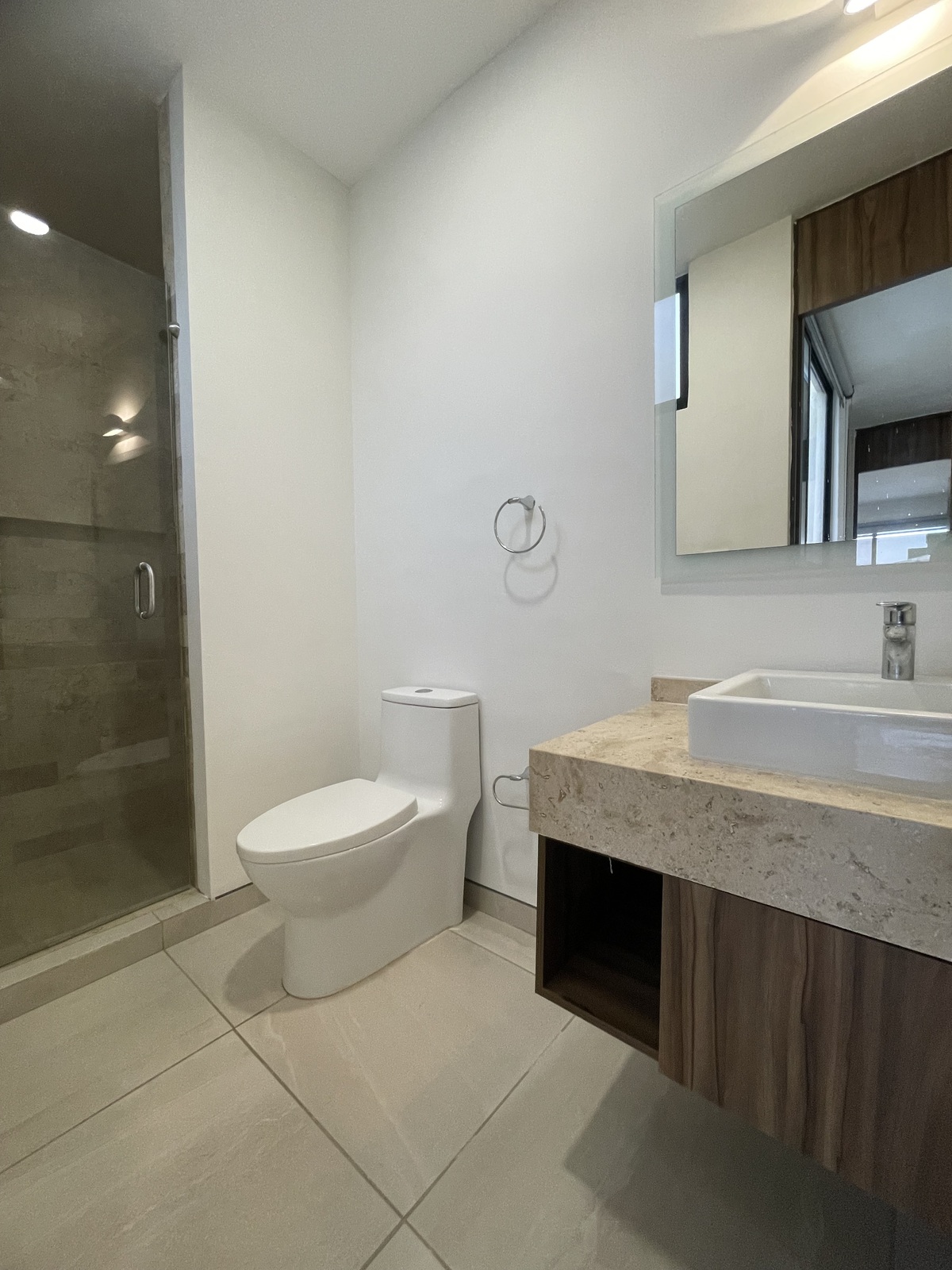 29 de 35: Baño compartido