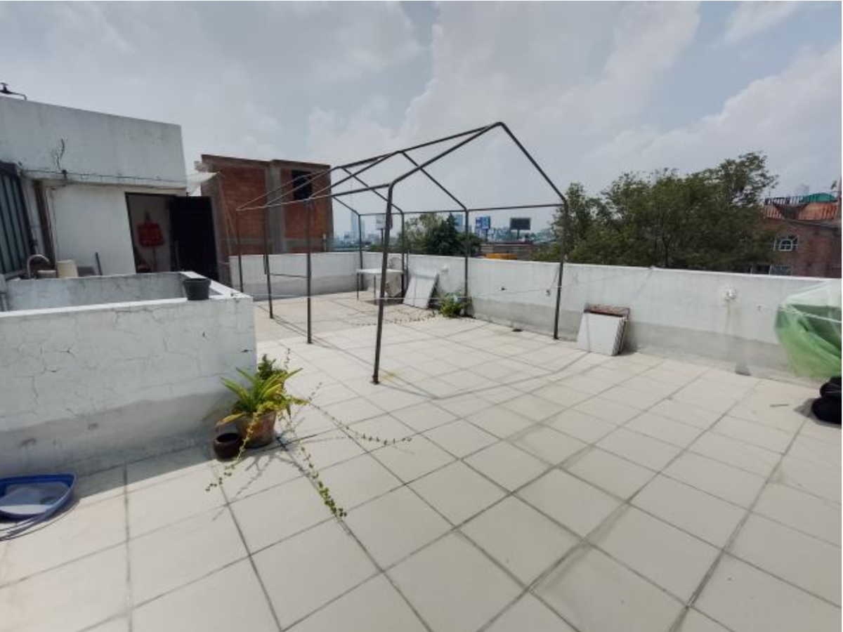 2 of 4: Roof