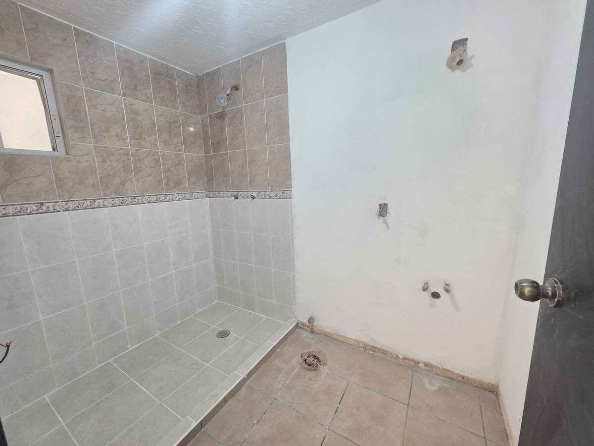16 de 17: BAÑO A COMPARTIR EN PROCESO