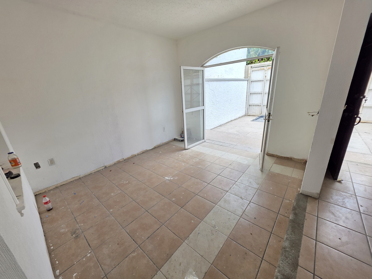 3 de 19: Sala y tiene soble entrada