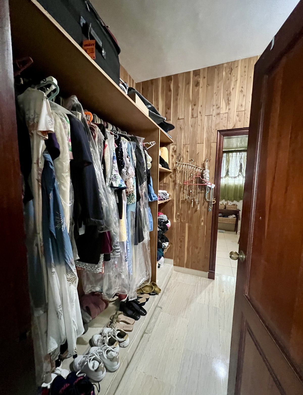 23 de 32: closet han principal