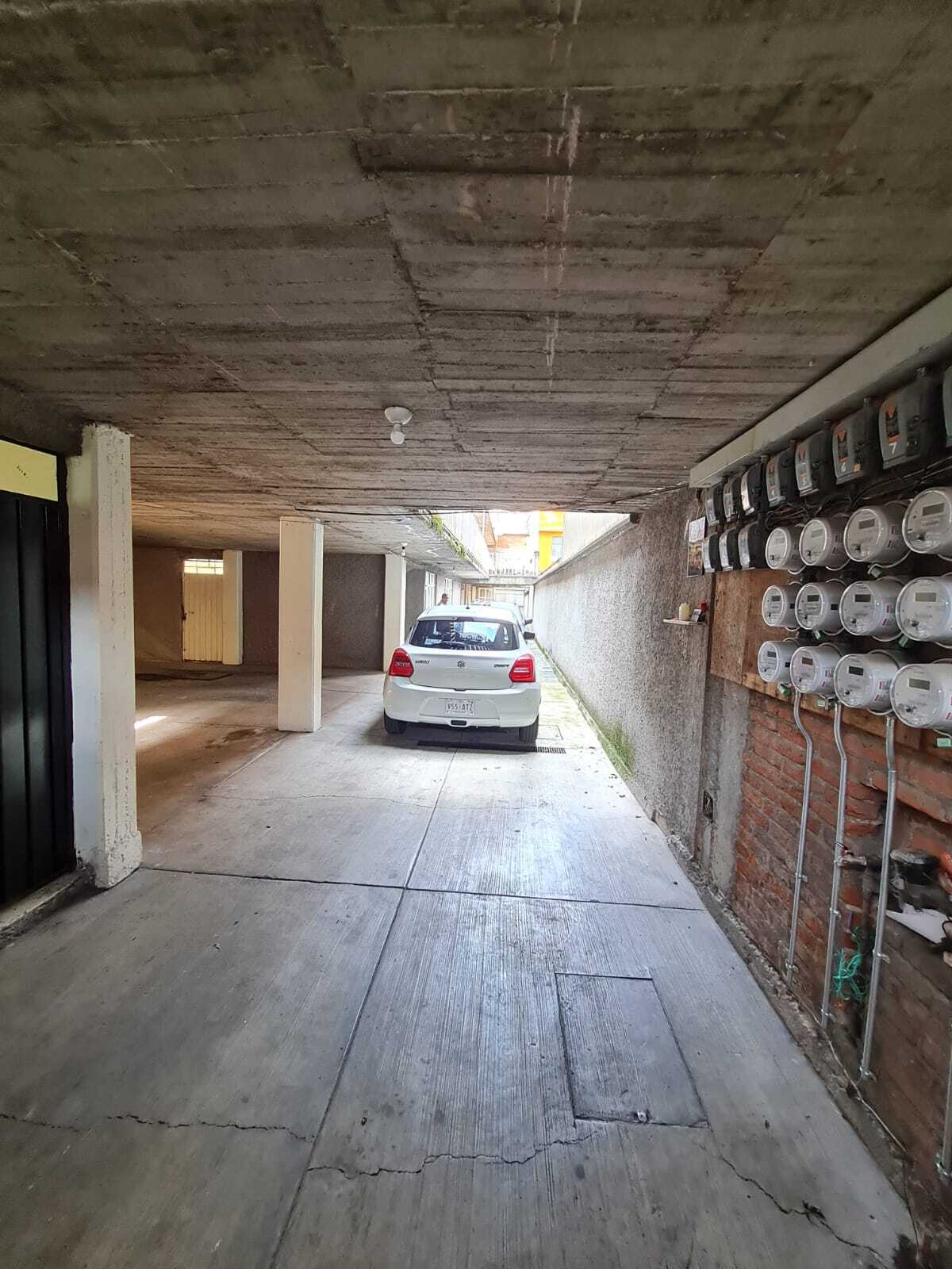 3 de 39: Estacionamiento