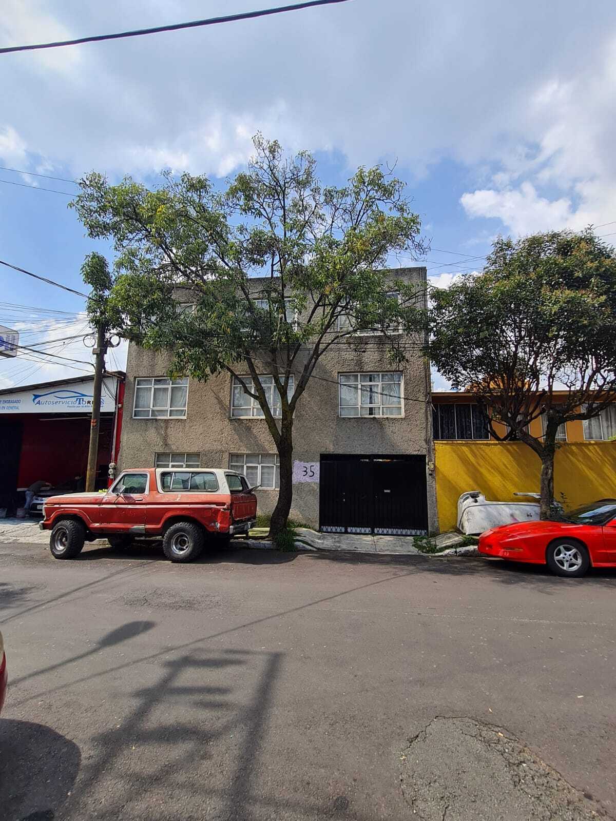 1 de 39: Fachada