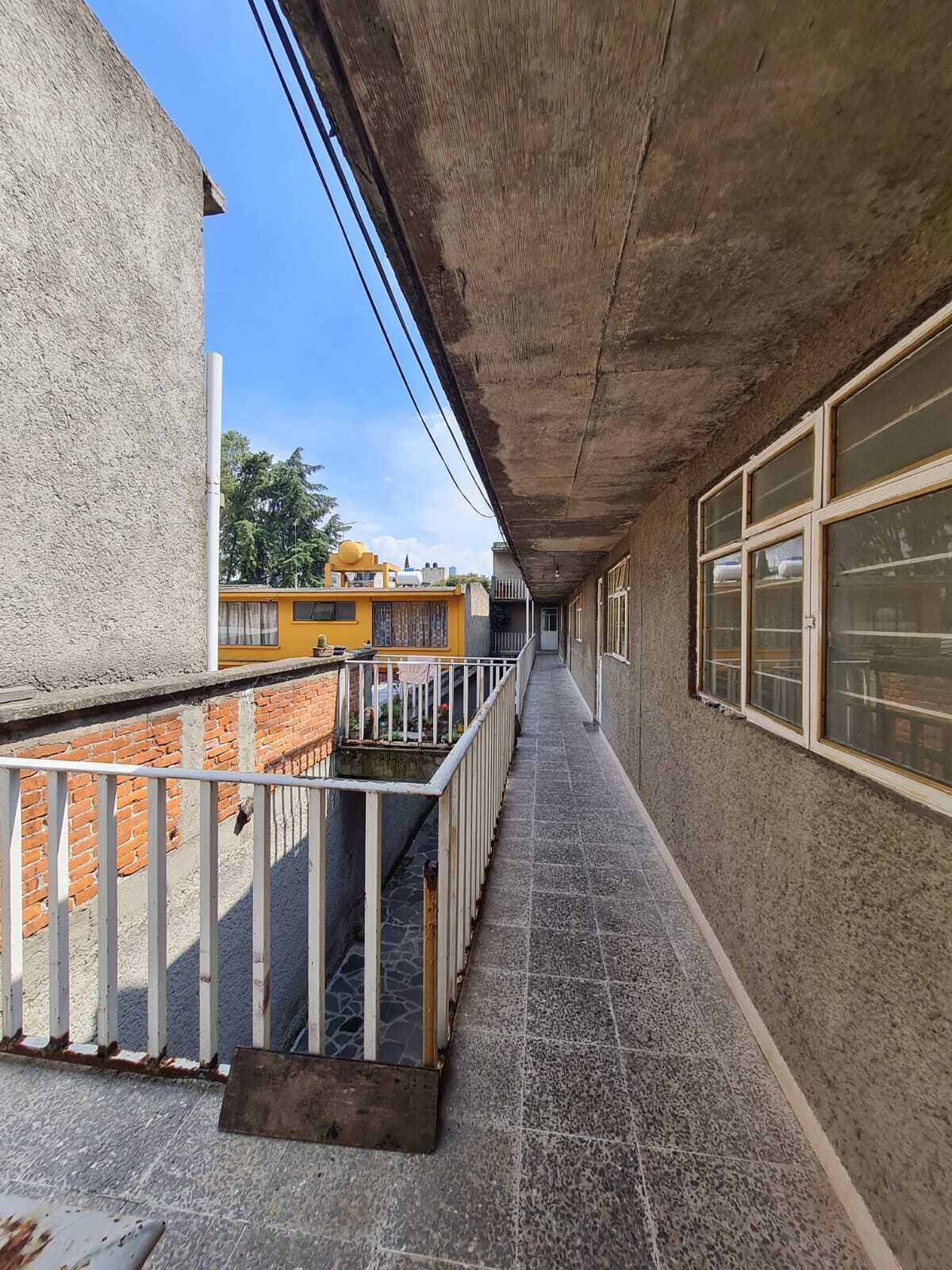 24 de 39: Pasillo 1er Nivel