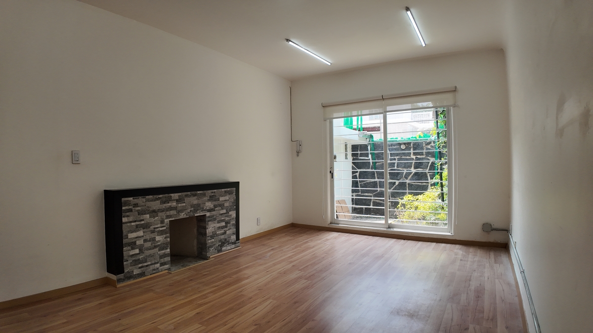 1 of 30: edificio A Privado 2 con chimenea