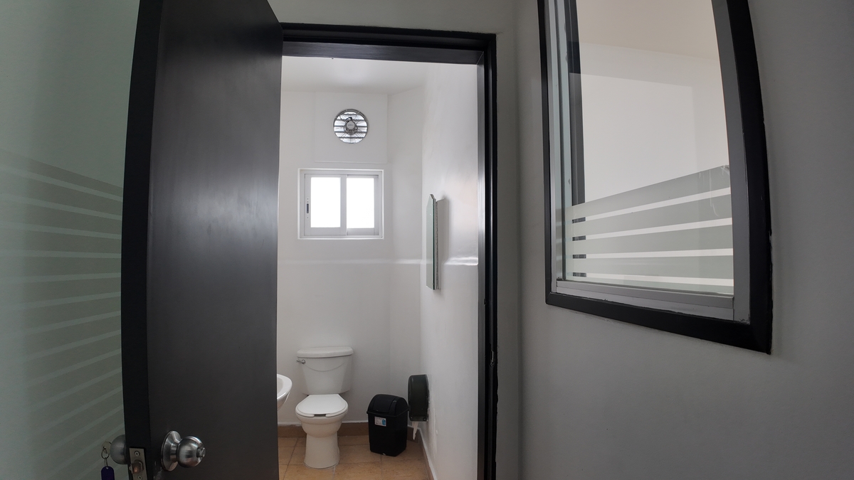 5 of 30: edificio A medio baño