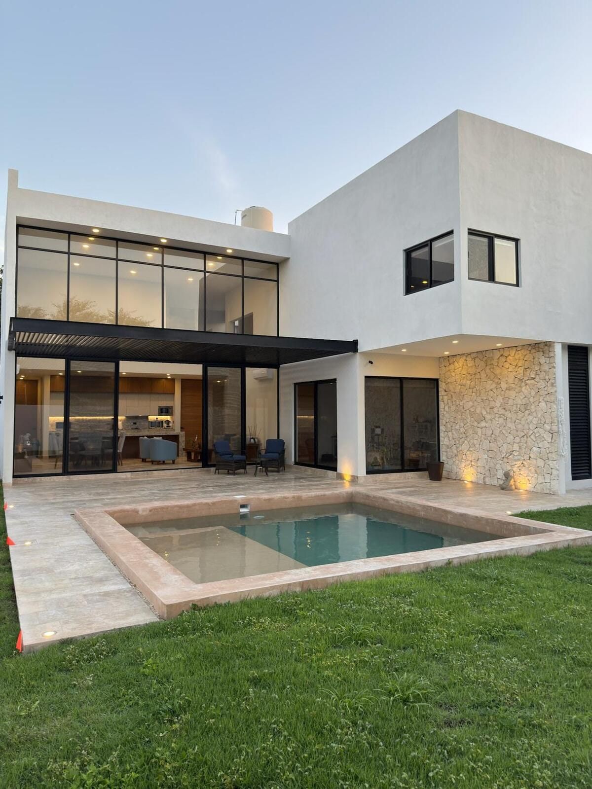Casa con acabados de lujo en Privada Tamara