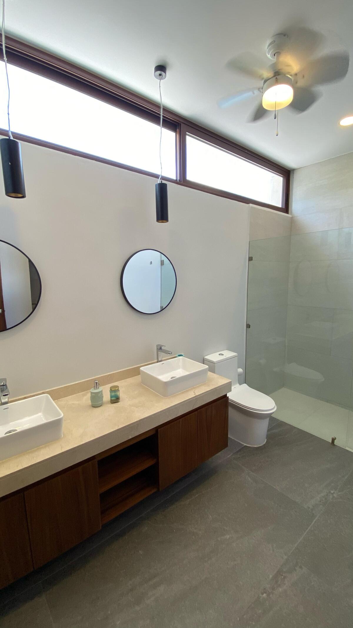 17 de 30: Baño de recámara principal