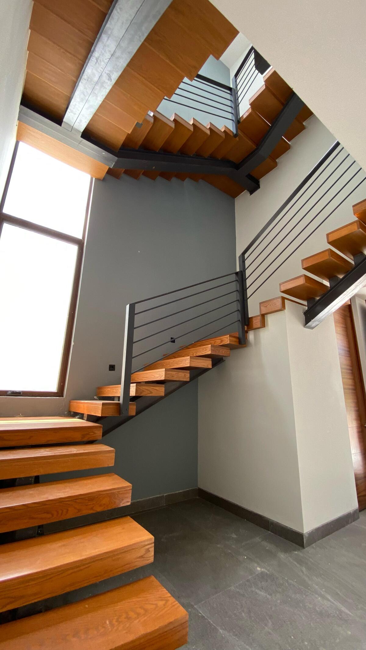 9 de 30: Escaleras para 2do piso