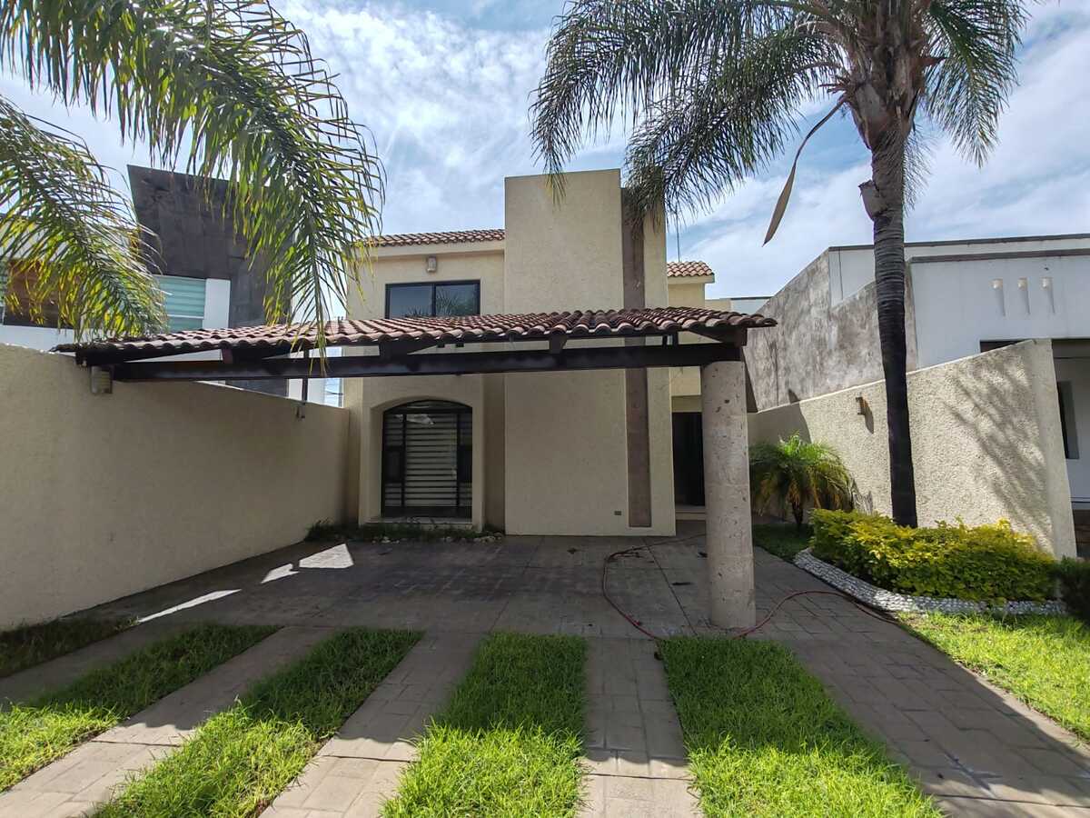 1 of 20: FACHADA