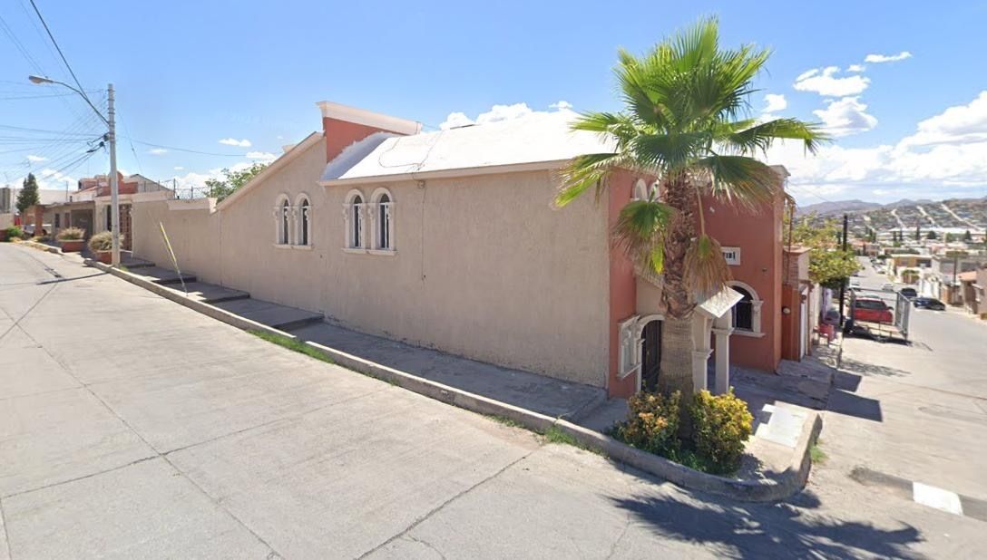 2 de 21: Fachada lateral izquierda