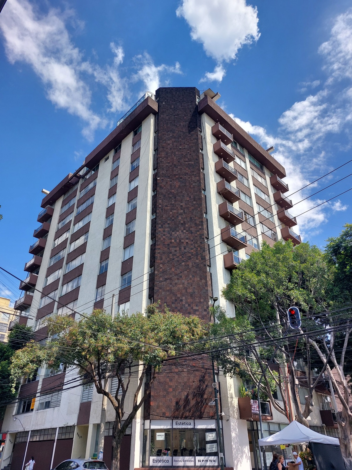 1 de 23: Fachada edificio