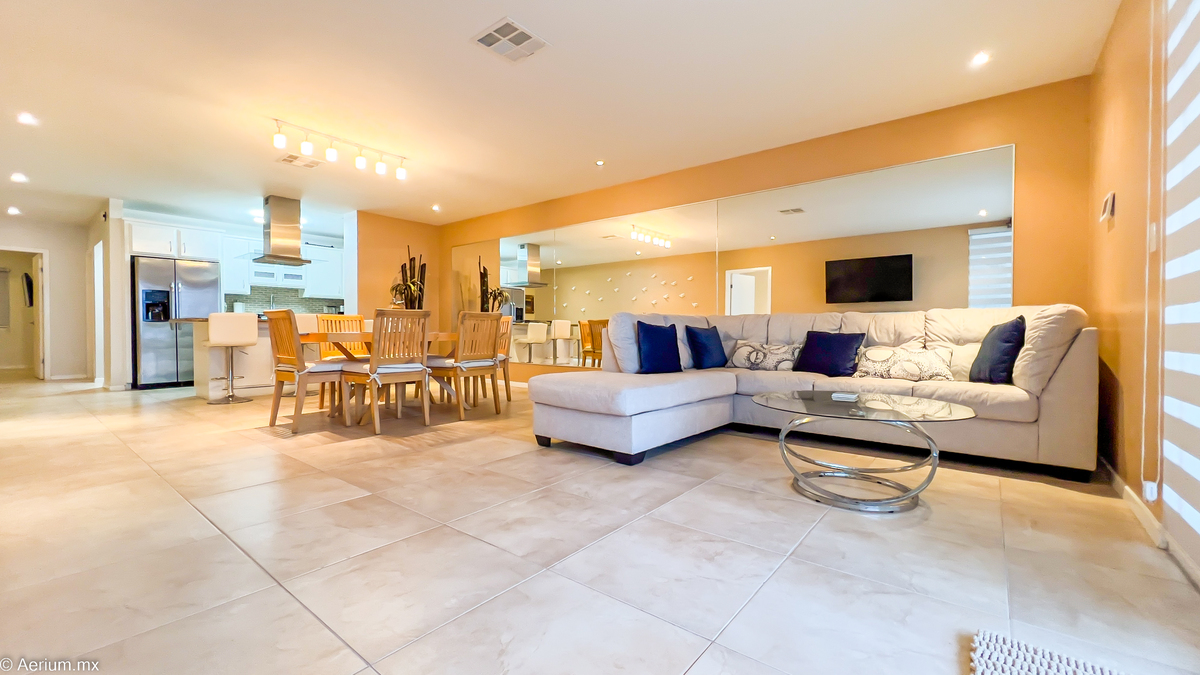 4 of 39: Common area