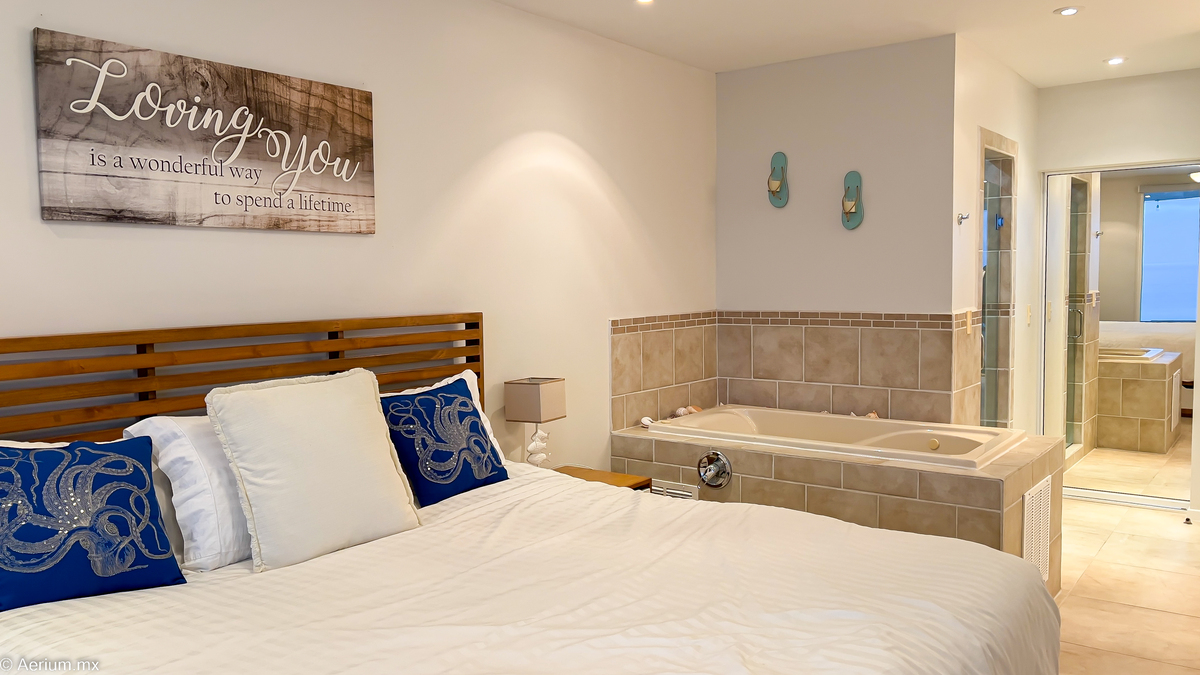 22 of 39: Master bedroom