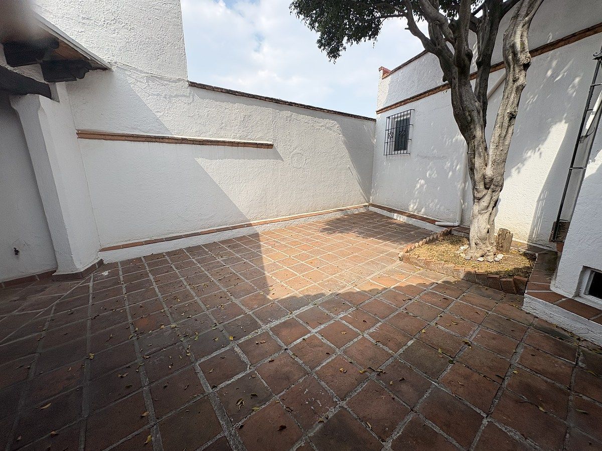 3 de 22: Entrada y estacionsmientos