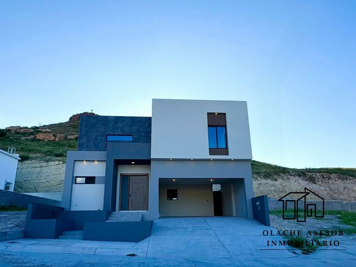1 of 15: FACHADA