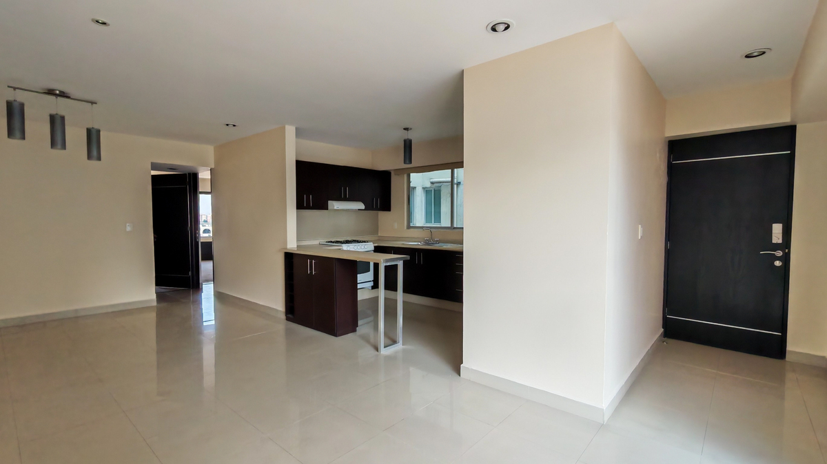 1 de 14: cocina. sala comedor y entrada