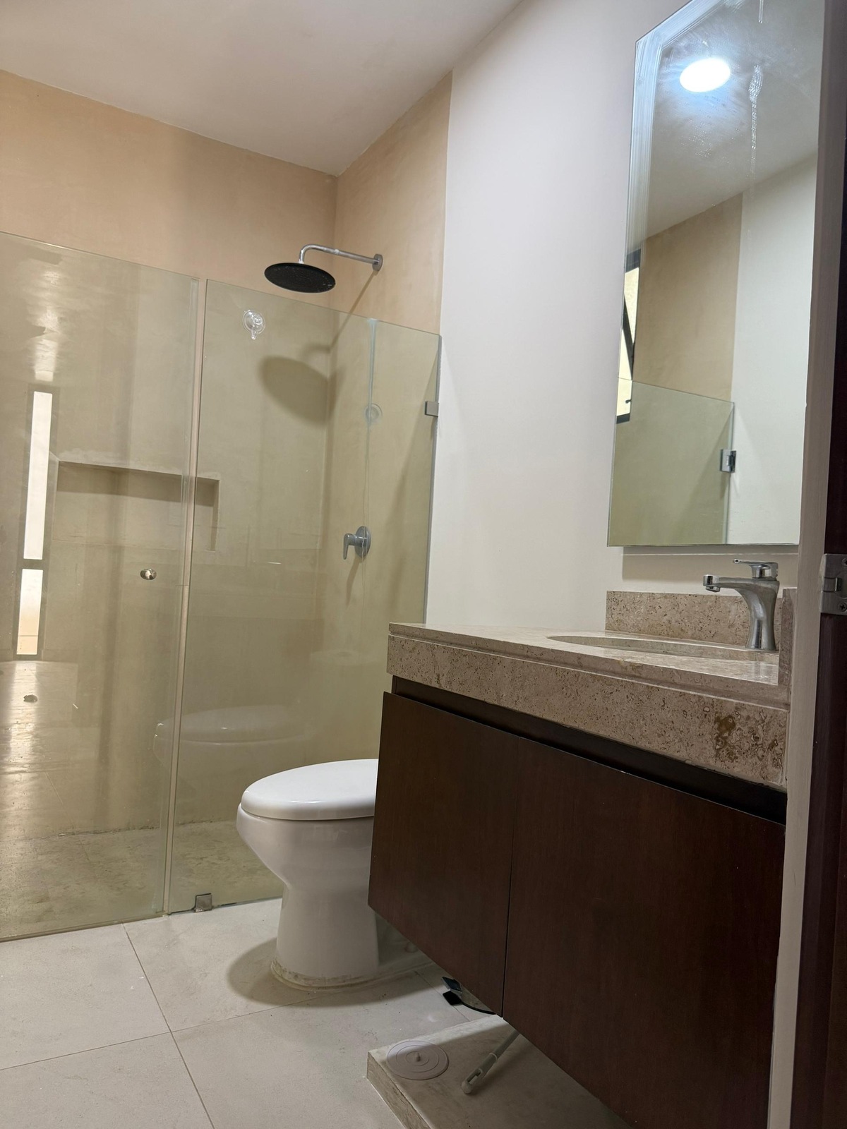 4 de 9: Baño 2