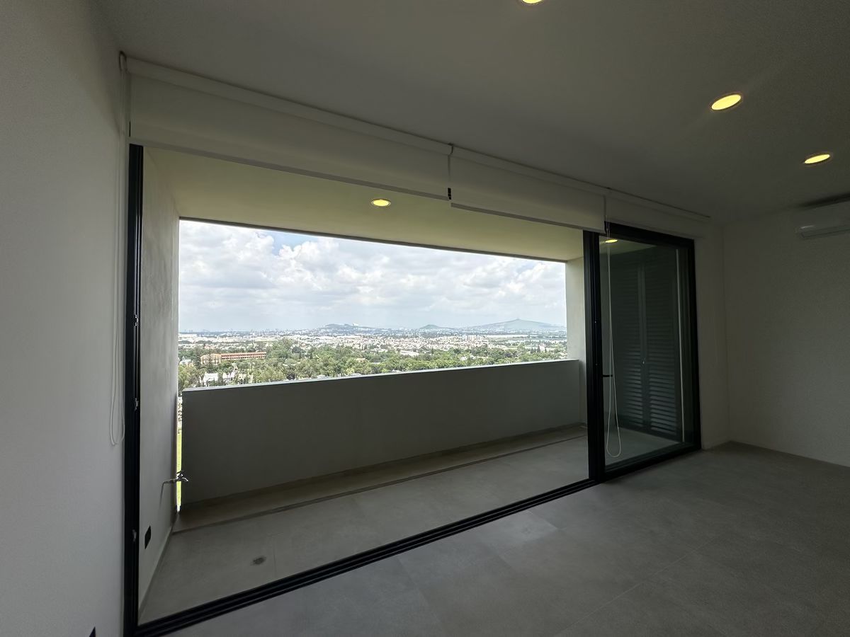 4 of 23: Sala-comedor