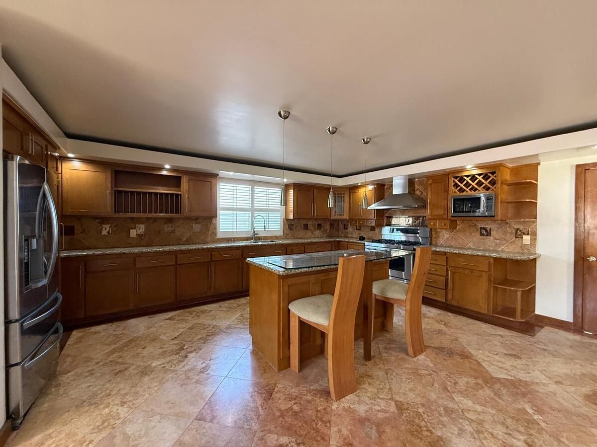Casa en Venta – Col. La Sierra, Tijuana | Elegancia Clásica y Funcionalidad - foto 2