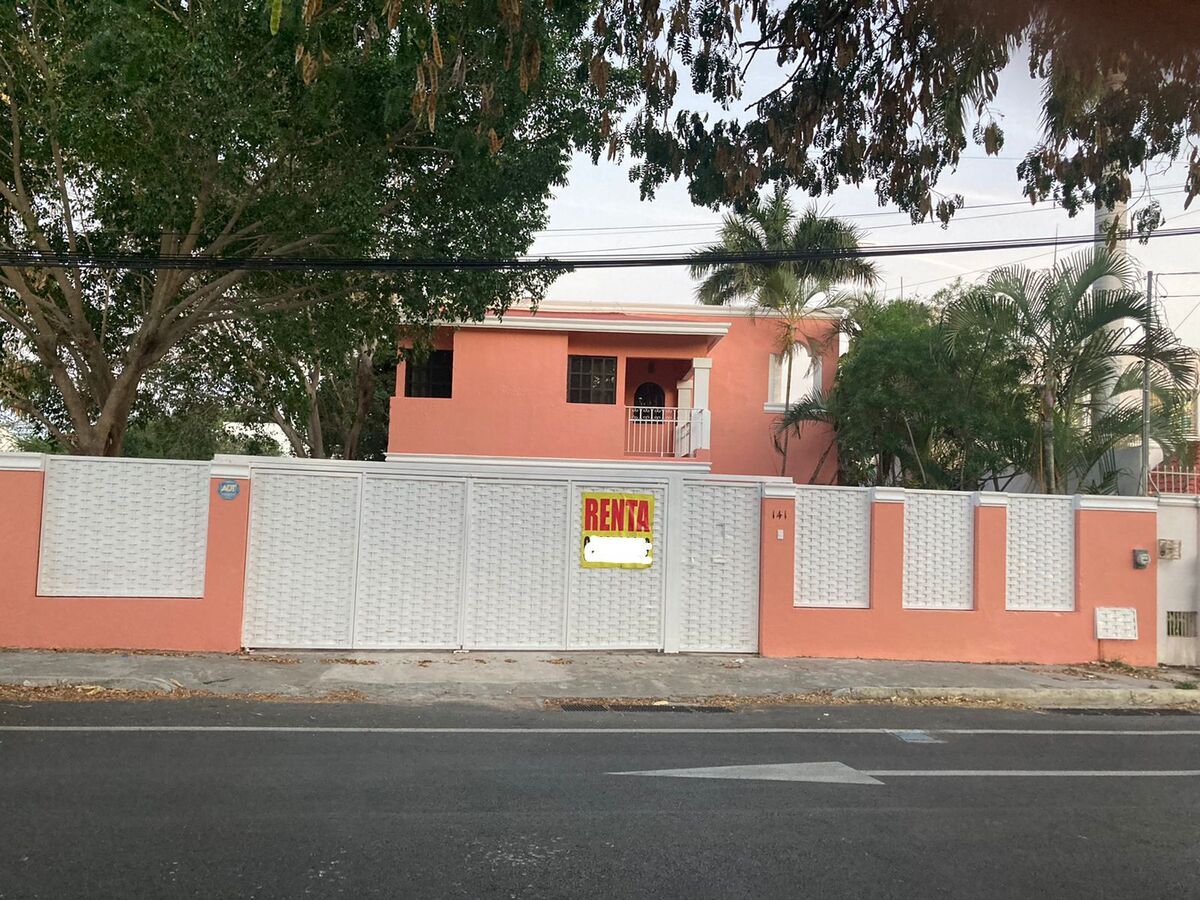 1 of 19: fachada